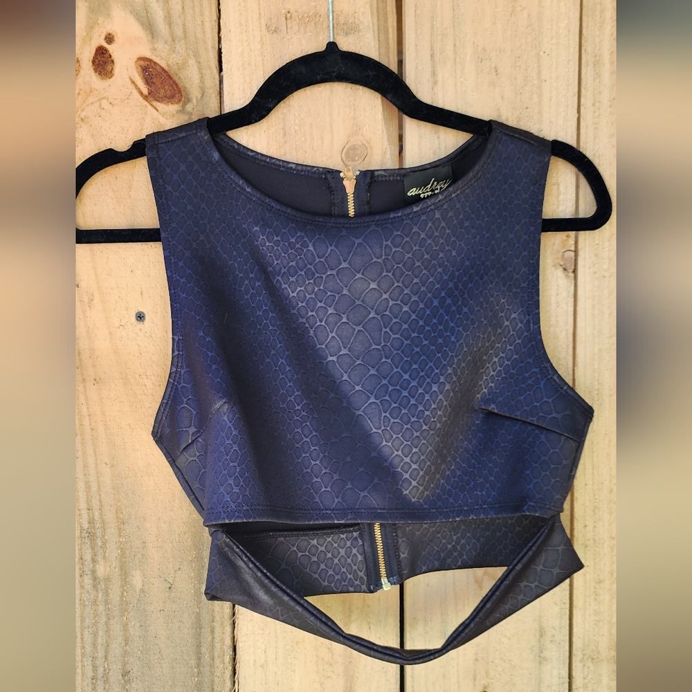 Audrey Women's Black Cropped Top